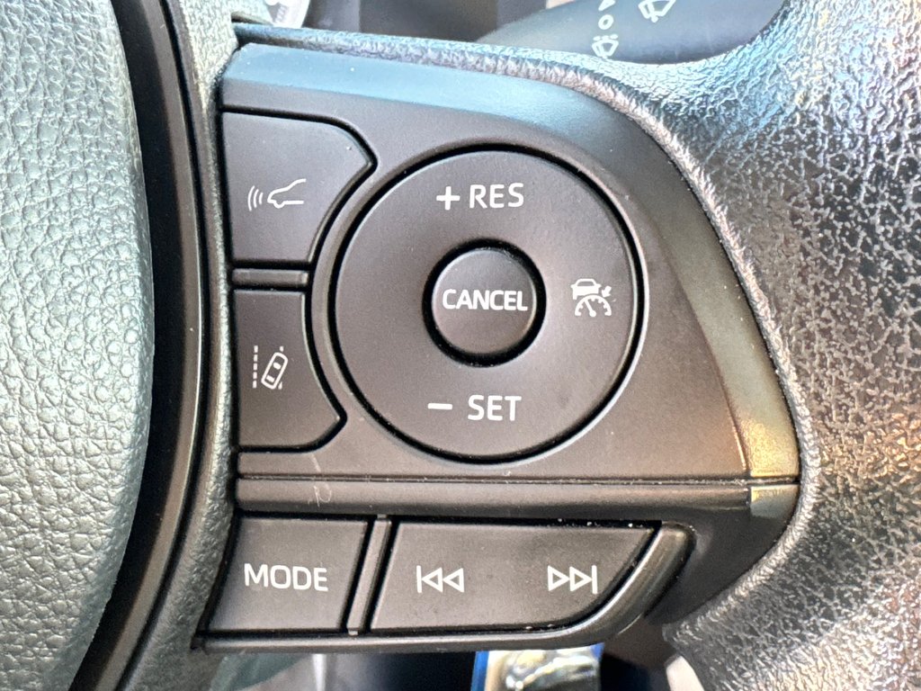 Toyota COROLLA CROSS L AWD / PEA 01-12-26=100KM / TRÈS RARE / 2022 à Thetford Mines, Québec - 34 - w1024h768px