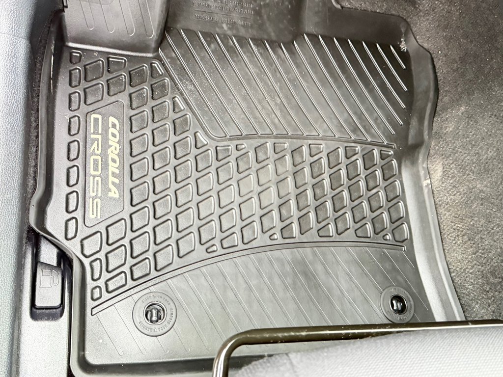 2022 Toyota Corolla Cross LE AWD / EXCELLENT VUS A PETIT PRIX / in Thetford Mines, Quebec - 32 - w1024h768px