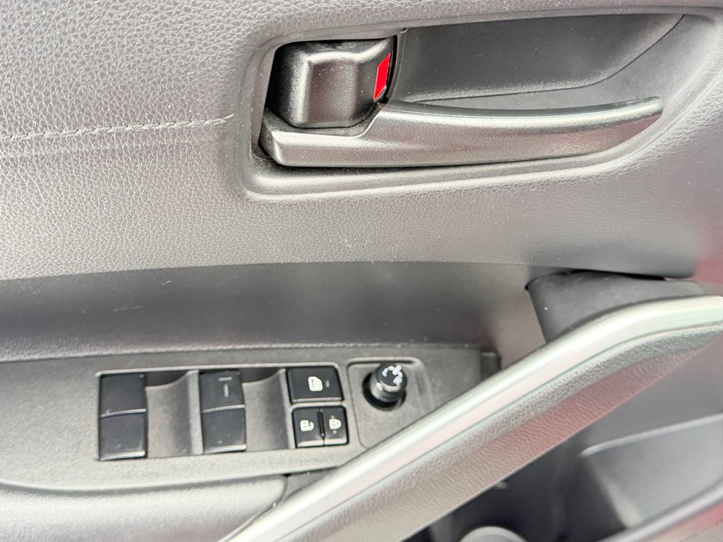 2022 Toyota Corolla Cross LE AWD / EXCELLENT VUS A PETIT PRIX / in Thetford Mines, Quebec - 26 - w1024h768px