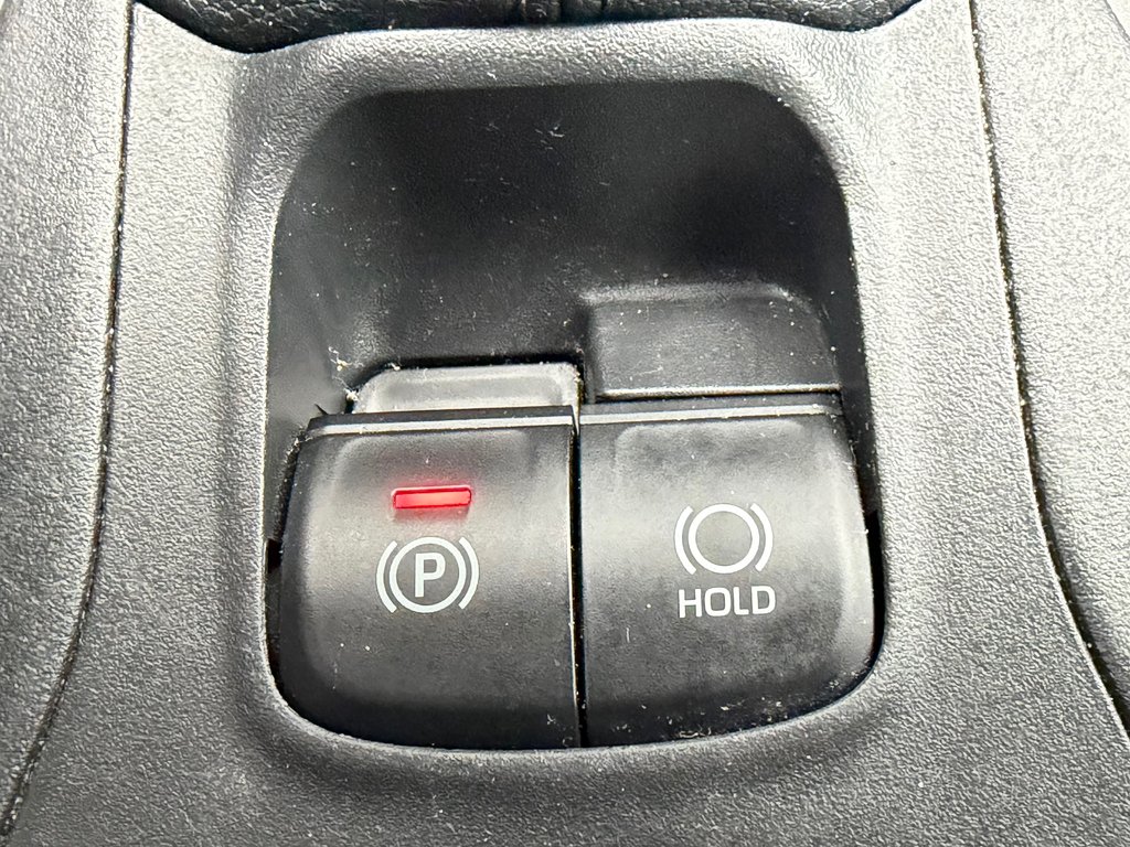 2022 Toyota Corolla Cross LE AWD / EXCELLENT VUS A PETIT PRIX / in Thetford Mines, Quebec - 45 - w1024h768px