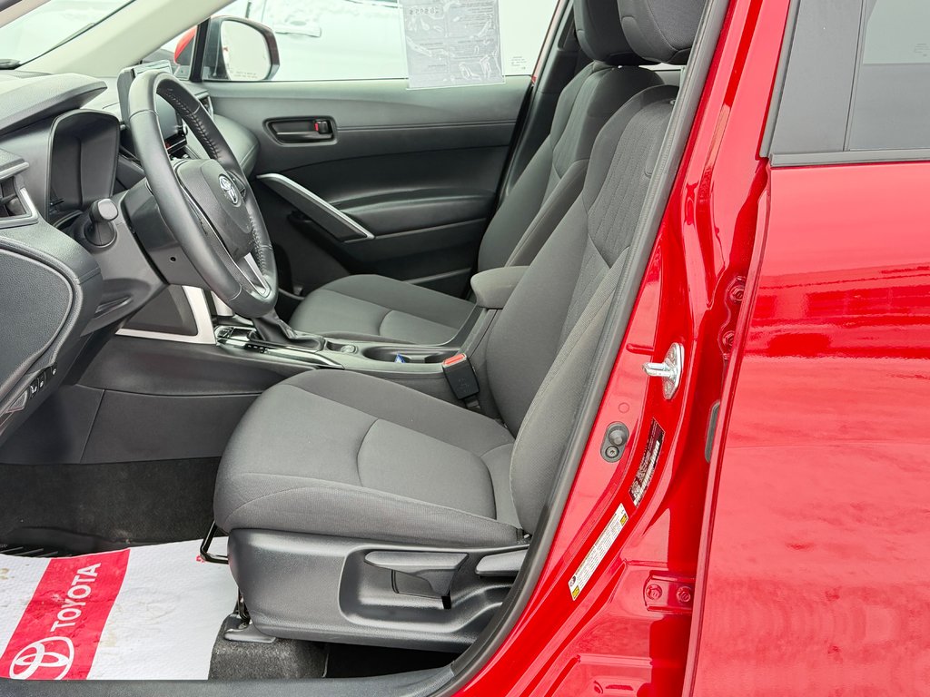 2022 Toyota Corolla Cross LE AWD / EXCELLENT VUS A PETIT PRIX / in Thetford Mines, Quebec - 28 - w1024h768px