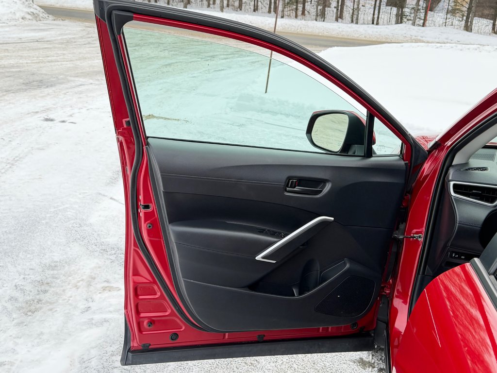 2022 Toyota Corolla Cross LE AWD / EXCELLENT VUS A PETIT PRIX / in Thetford Mines, Quebec - 25 - w1024h768px