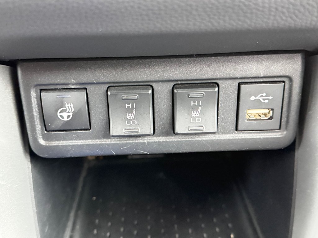 2022 Toyota Corolla Cross LE AWD / EXCELLENT VUS A PETIT PRIX / in Thetford Mines, Quebec - 41 - w1024h768px