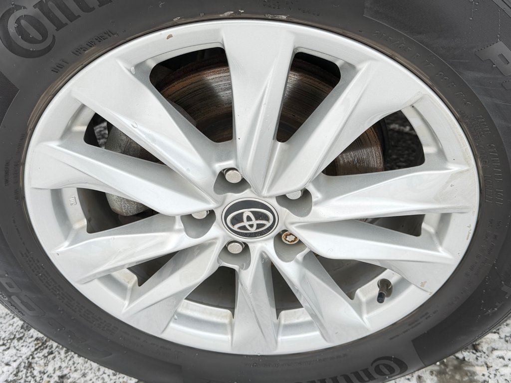 2022 Toyota Corolla Cross LE AWD / EXCELLENT VUS A PETIT PRIX / in Thetford Mines, Quebec - 14 - w1024h768px