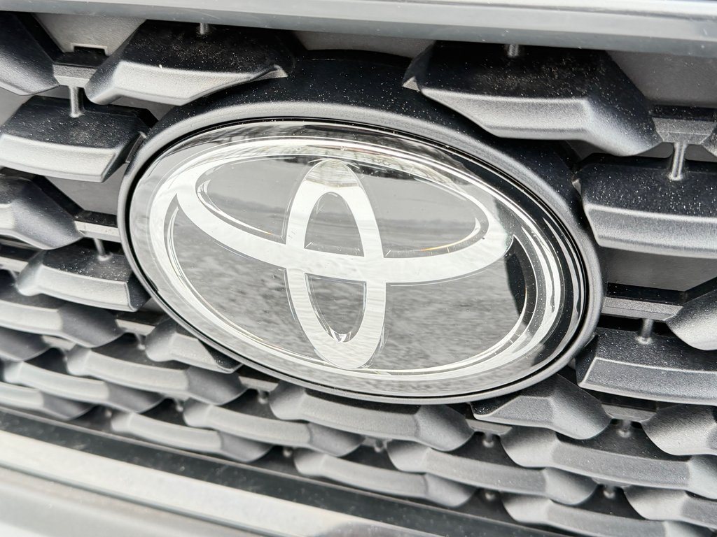 2022 Toyota Corolla Cross LE AWD / EXCELLENT VUS A PETIT PRIX / in Thetford Mines, Quebec - 11 - w1024h768px