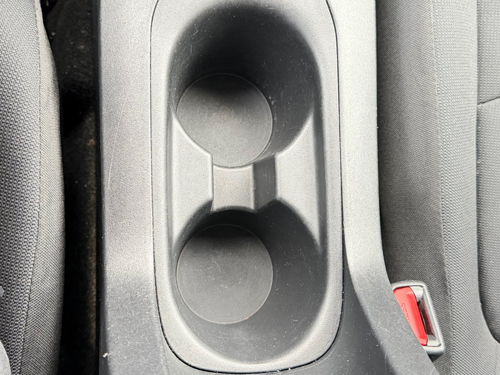 2022 Toyota Corolla Cross LE AWD / EXCELLENT VUS A PETIT PRIX / in Thetford Mines, Quebec - 46 - w1024h768px