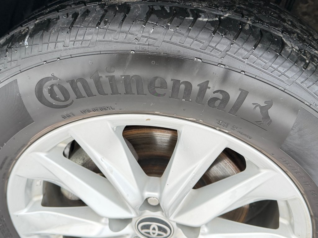 2022 Toyota Corolla Cross LE AWD / EXCELLENT VUS A PETIT PRIX / in Thetford Mines, Quebec - 15 - w1024h768px