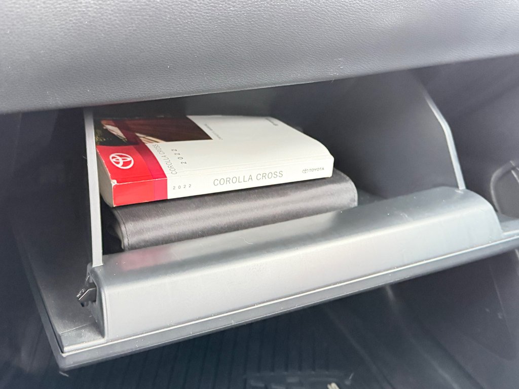 2022 Toyota Corolla Cross LE AWD / EXCELLENT VUS A PETIT PRIX / in Thetford Mines, Quebec - 49 - w1024h768px