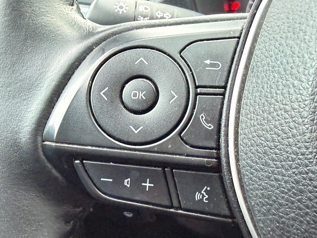 2022 Toyota Corolla Cross LE AWD / EXCELLENT VUS A PETIT PRIX / in Thetford Mines, Quebec - 33 - w1024h768px