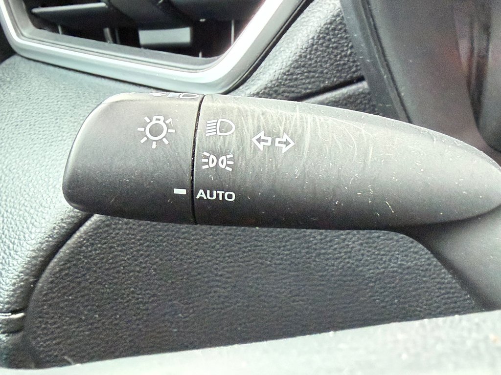 2022 Toyota Corolla Cross LE AWD / EXCELLENT VUS A PETIT PRIX / in Thetford Mines, Quebec - 34 - w1024h768px