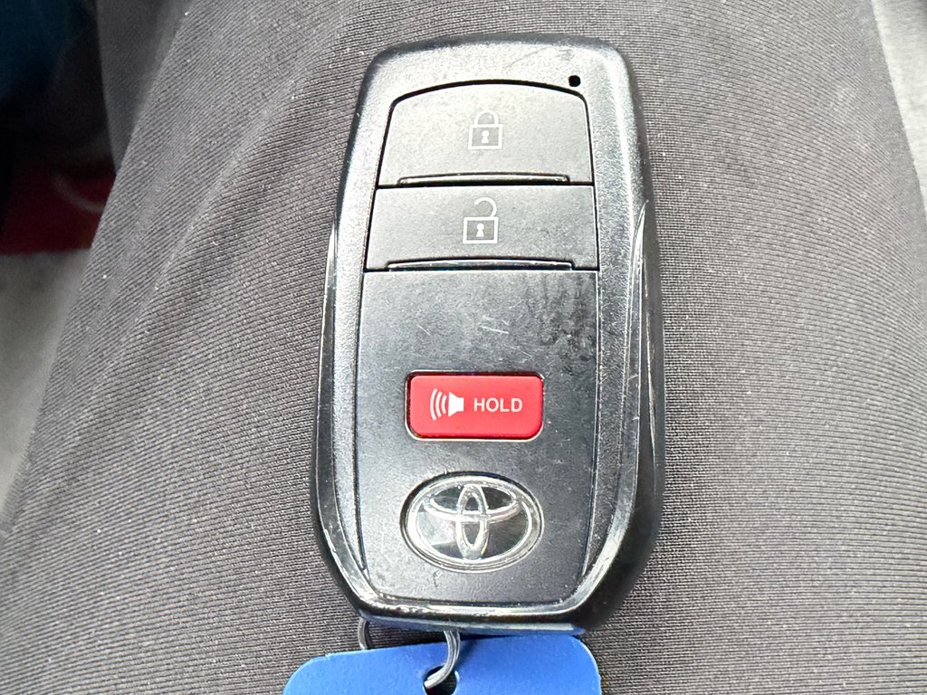 2022 Toyota Corolla Cross LE AWD / EXCELLENT VUS A PETIT PRIX / in Thetford Mines, Quebec - 51 - w1024h768px