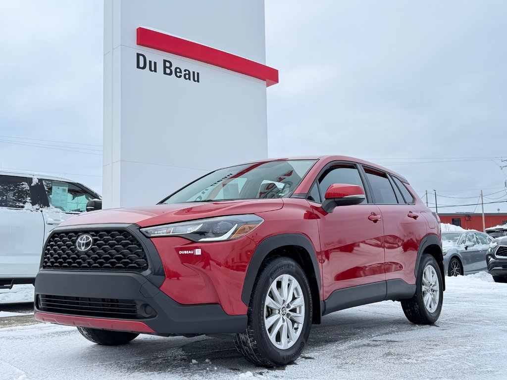 2022 Toyota Corolla Cross LE AWD / EXCELLENT VUS A PETIT PRIX / in Thetford Mines, Quebec - 1 - w1024h768px