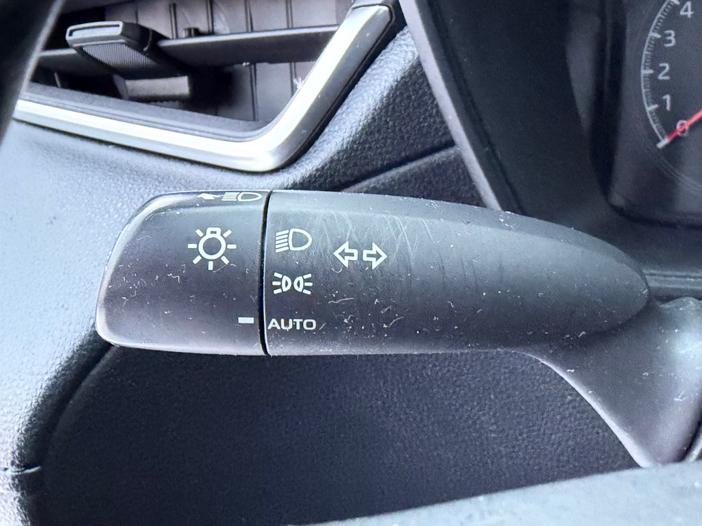 2022 Toyota Corolla Cross LE / COMME NEUF / PRIX IMBATTABLE !!! / in Thetford Mines, Quebec - 35 - w1024h768px