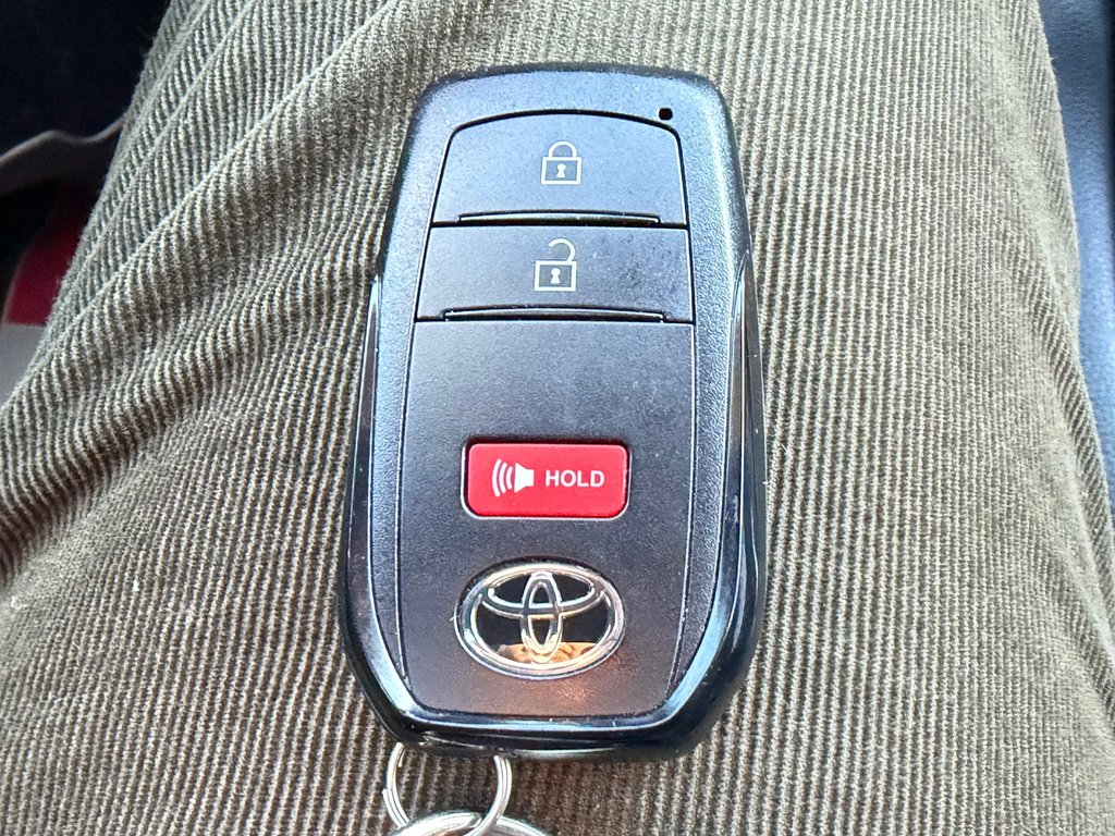 2022 Toyota Corolla Cross LE PREMIUM AWD / PRIX IMBATTABLE / FIABILITÉ / in Thetford Mines, Quebec - 54 - w1024h768px