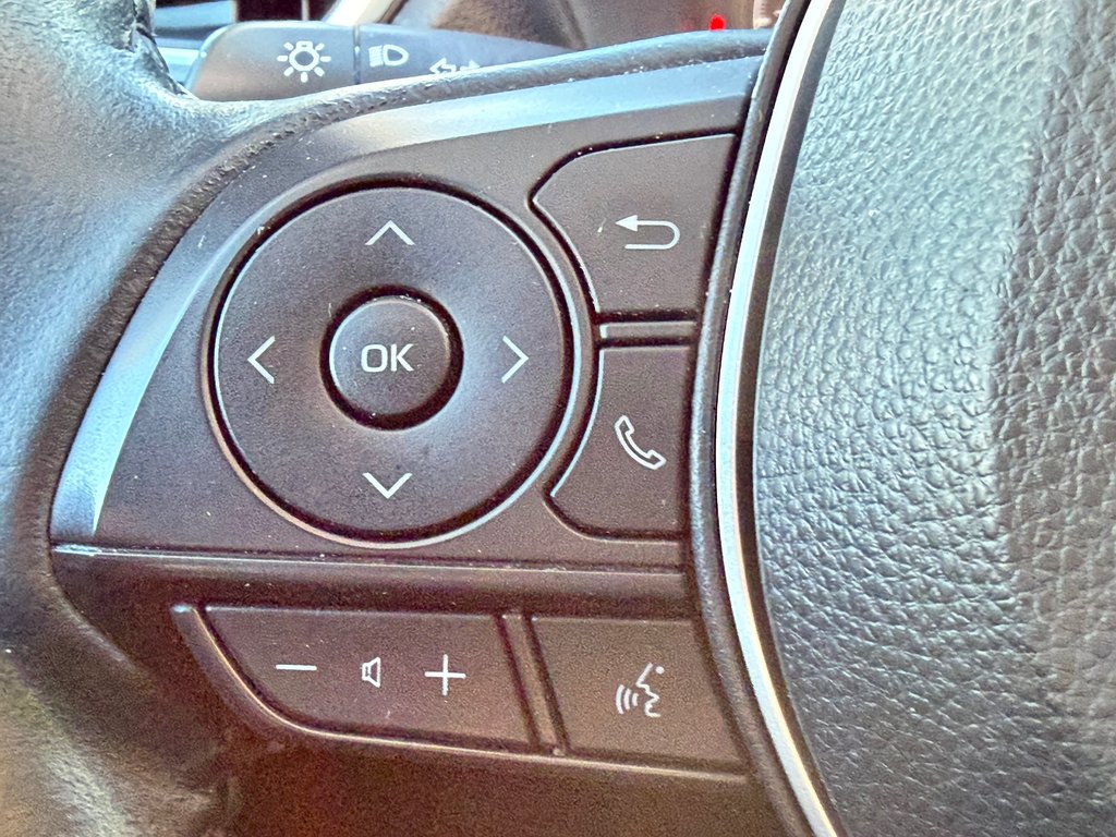 2022 Toyota Corolla Cross LE PREMIUM AWD / PRIX IMBATTABLE / FIABILITÉ / in Thetford Mines, Quebec - 35 - w1024h768px