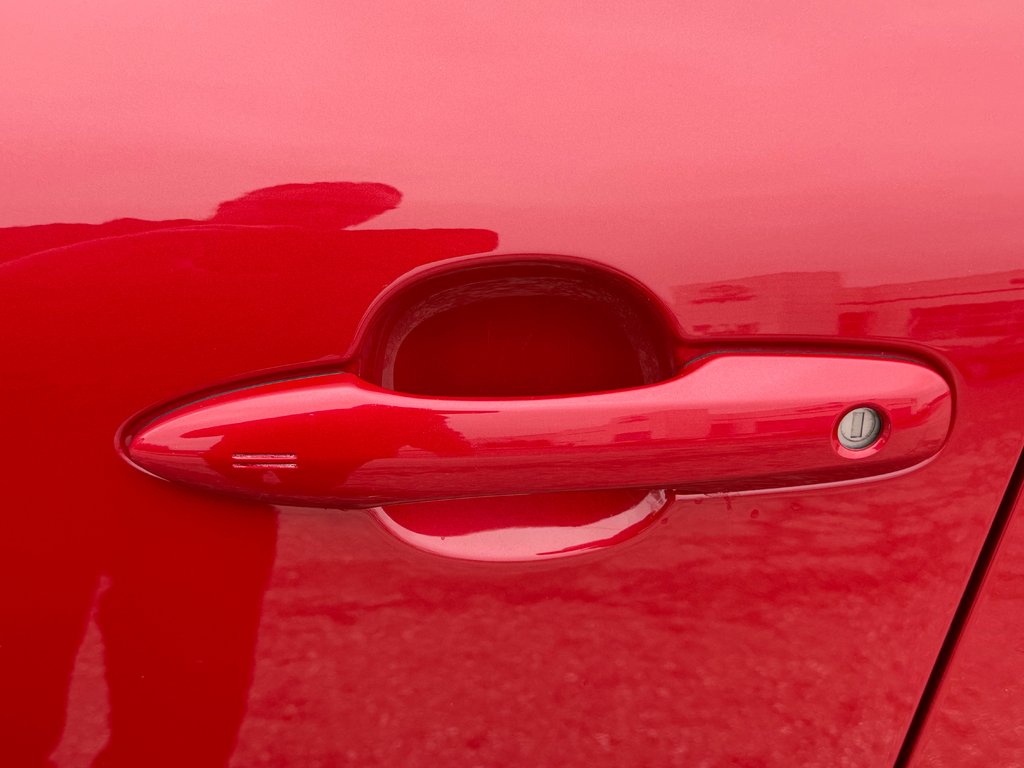 2022 Toyota Corolla Cross LE AWD + TOIT / CARFAX 17.000$ / AUBAINE / in Thetford Mines, Quebec - 21 - w1024h768px