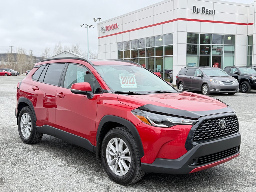 2022 Toyota Corolla Cross LE AWD + TOIT / CARFAX 17.000$ / AUBAINE / in Thetford Mines, Quebec - 3 - w1024h768px