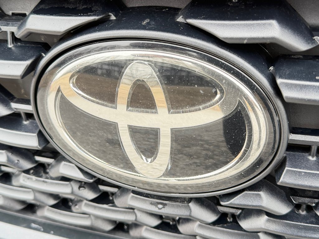 2022 Toyota Corolla Cross LE AWD + TOIT / CARFAX 17.000$ / AUBAINE / in Thetford Mines, Quebec - 11 - w1024h768px