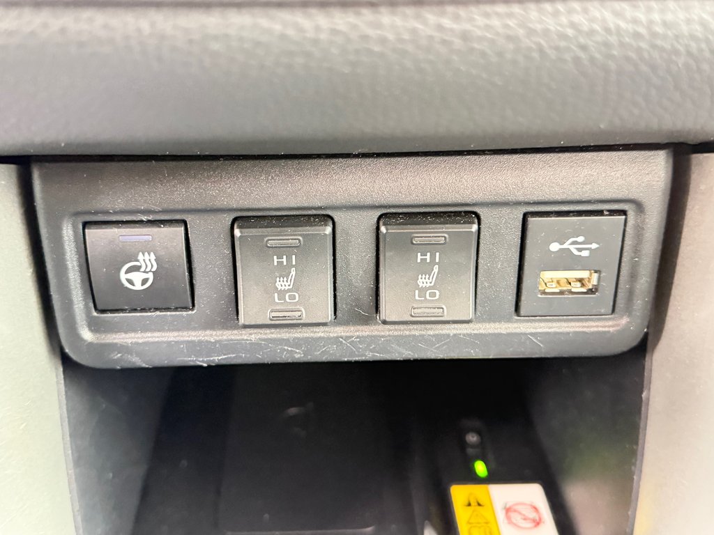 2022 Toyota Corolla Cross LE AWD + TOIT / CARFAX 17.000$ / AUBAINE / in Thetford Mines, Quebec - 46 - w1024h768px