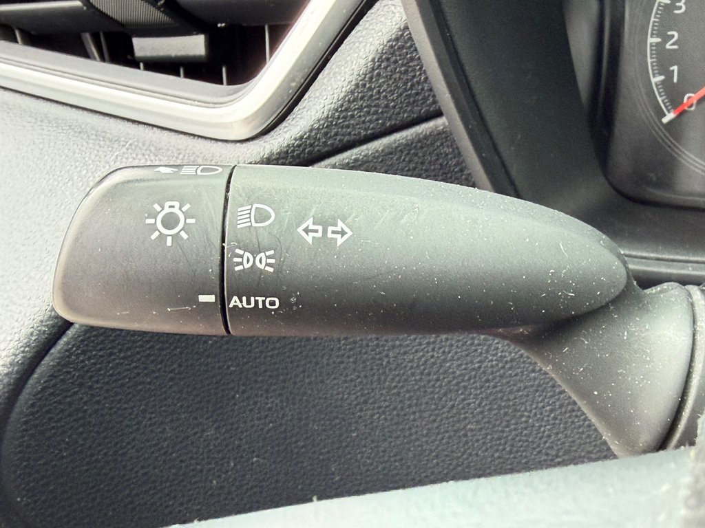 2022 Toyota Corolla Cross LE AWD + TOIT / CARFAX 17.000$ / AUBAINE / in Thetford Mines, Quebec - 38 - w1024h768px
