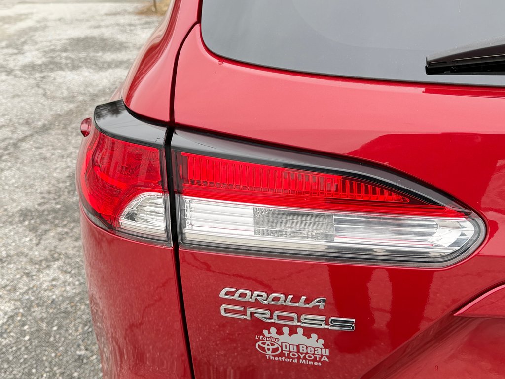 2022 Toyota Corolla Cross LE AWD + TOIT / CARFAX 17.000$ / AUBAINE / in Thetford Mines, Quebec - 24 - w1024h768px