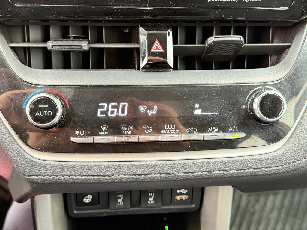 2022 Toyota Corolla Cross LE AWD + TOIT / CARFAX 17.000$ / AUBAINE / in Thetford Mines, Quebec - 45 - w1024h768px