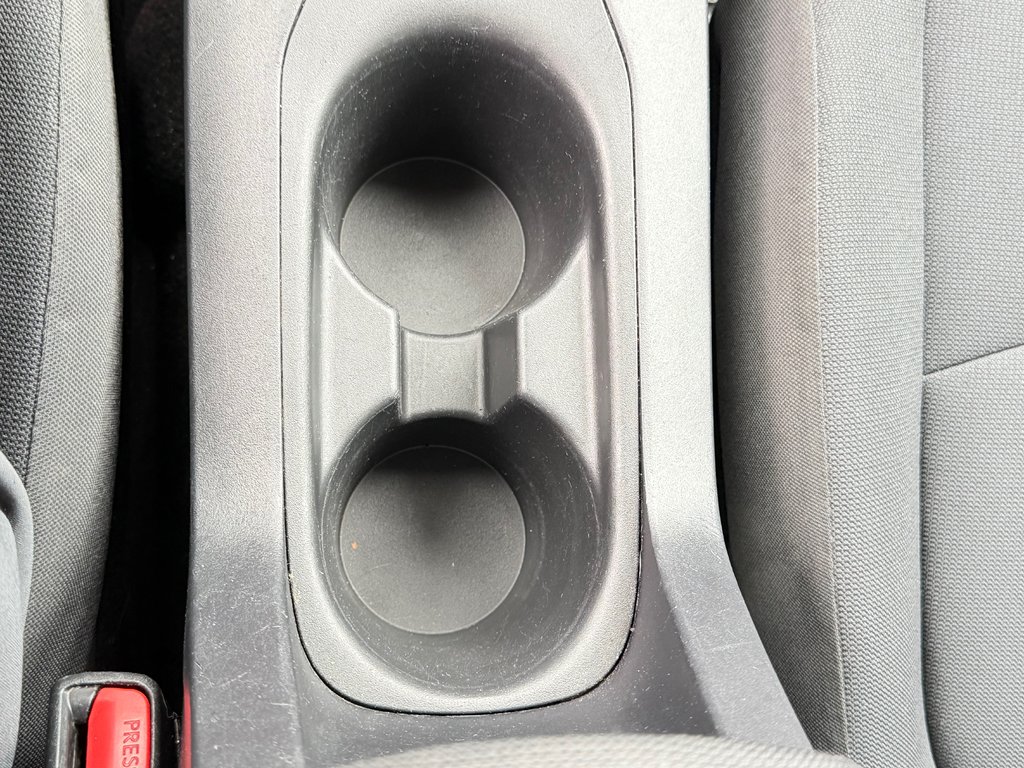 2022 Toyota Corolla Cross LE AWD + TOIT / CARFAX 17.000$ / AUBAINE / in Thetford Mines, Quebec - 51 - w1024h768px