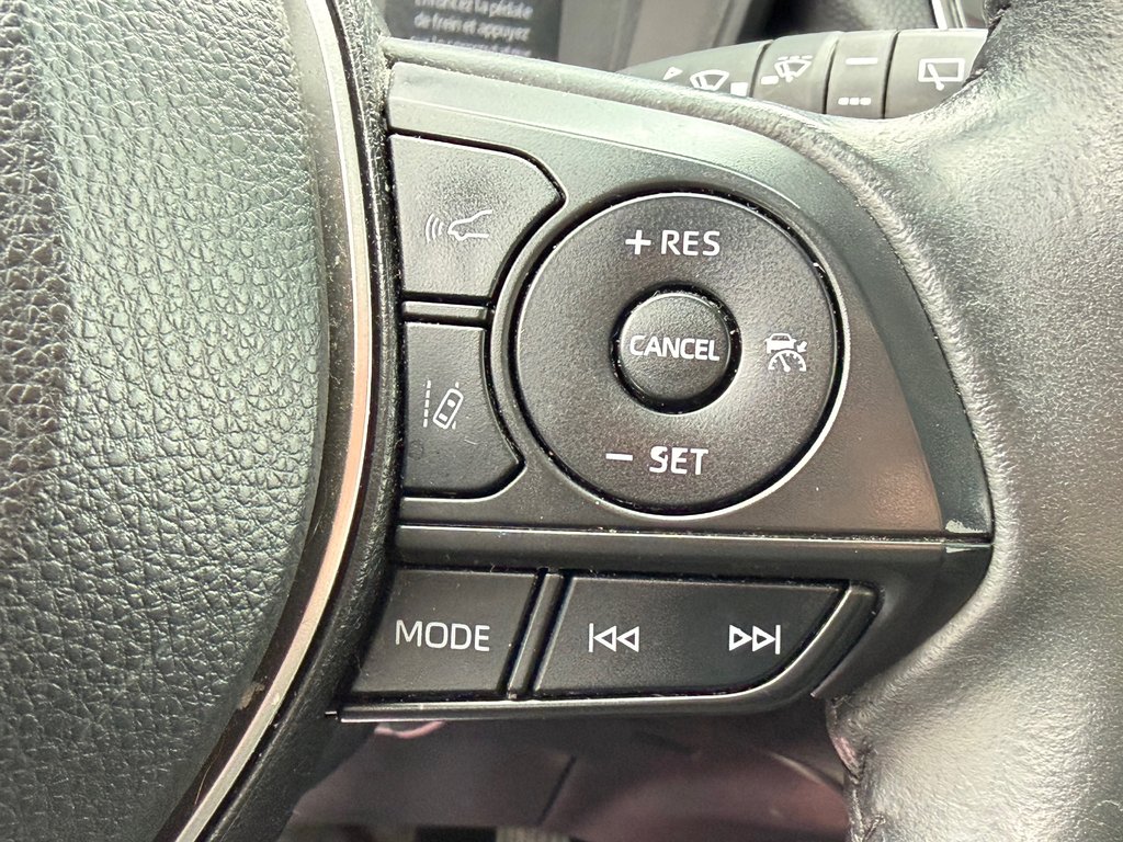 2022 Toyota Corolla Cross LE AWD + TOIT / CARFAX 17.000$ / AUBAINE / in Thetford Mines, Quebec - 39 - w1024h768px