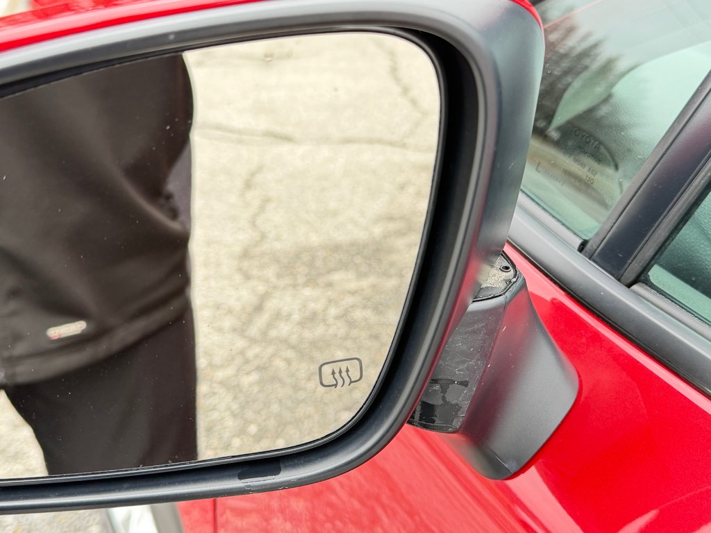 2022 Toyota Corolla Cross LE AWD + TOIT / CARFAX 17.000$ / AUBAINE / in Thetford Mines, Quebec - 29 - w1024h768px