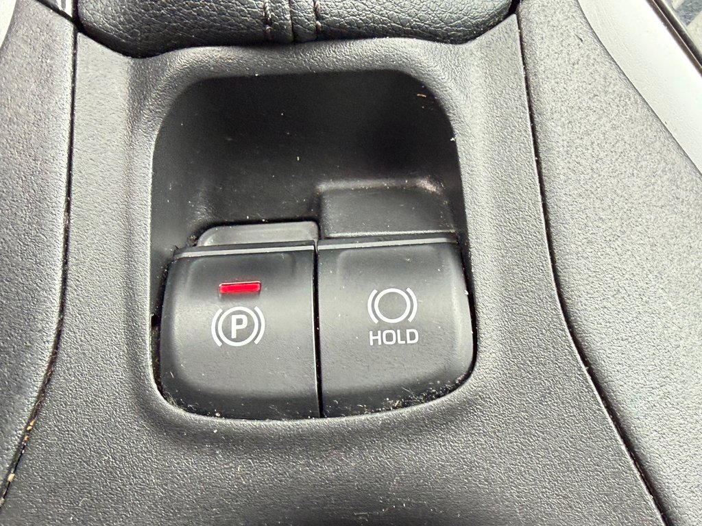 2022 Toyota Corolla Cross LE AWD + TOIT / CARFAX 17.000$ / AUBAINE / in Thetford Mines, Quebec - 50 - w1024h768px