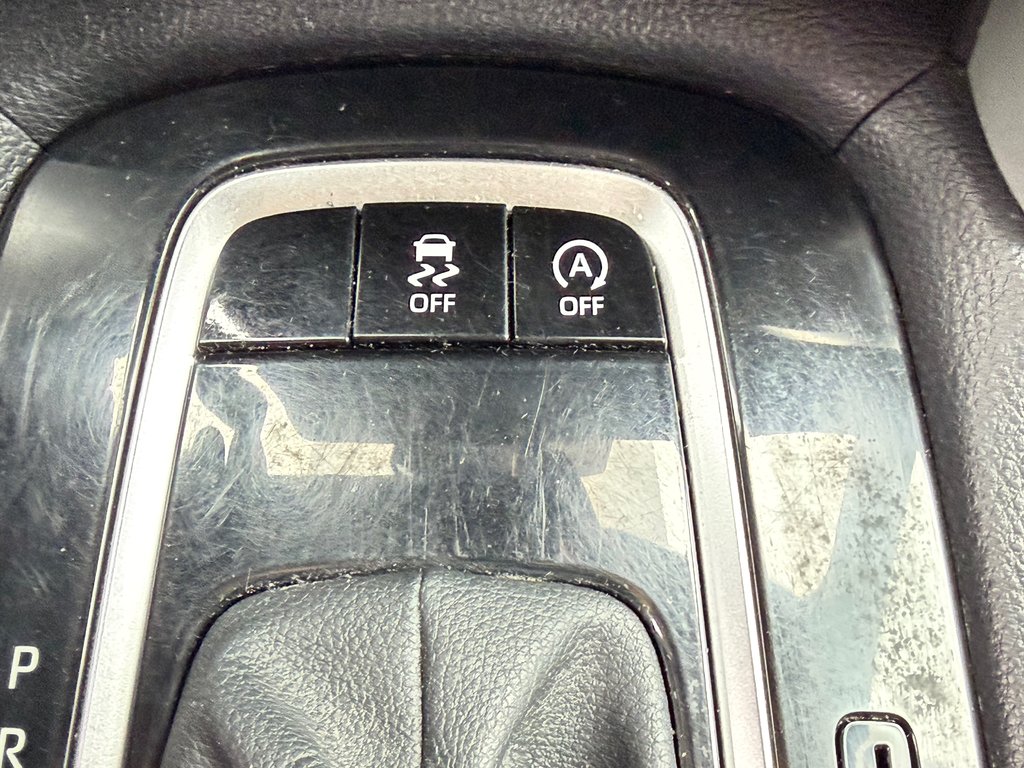 2022 Toyota Corolla Cross LE AWD + TOIT / CARFAX 17.000$ / AUBAINE / in Thetford Mines, Quebec - 48 - w1024h768px