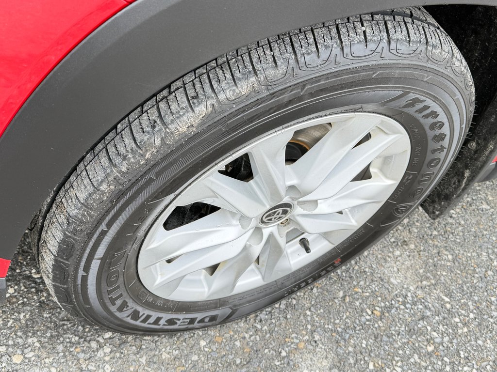 2022 Toyota Corolla Cross LE AWD + TOIT / CARFAX 17.000$ / AUBAINE / in Thetford Mines, Quebec - 14 - w1024h768px