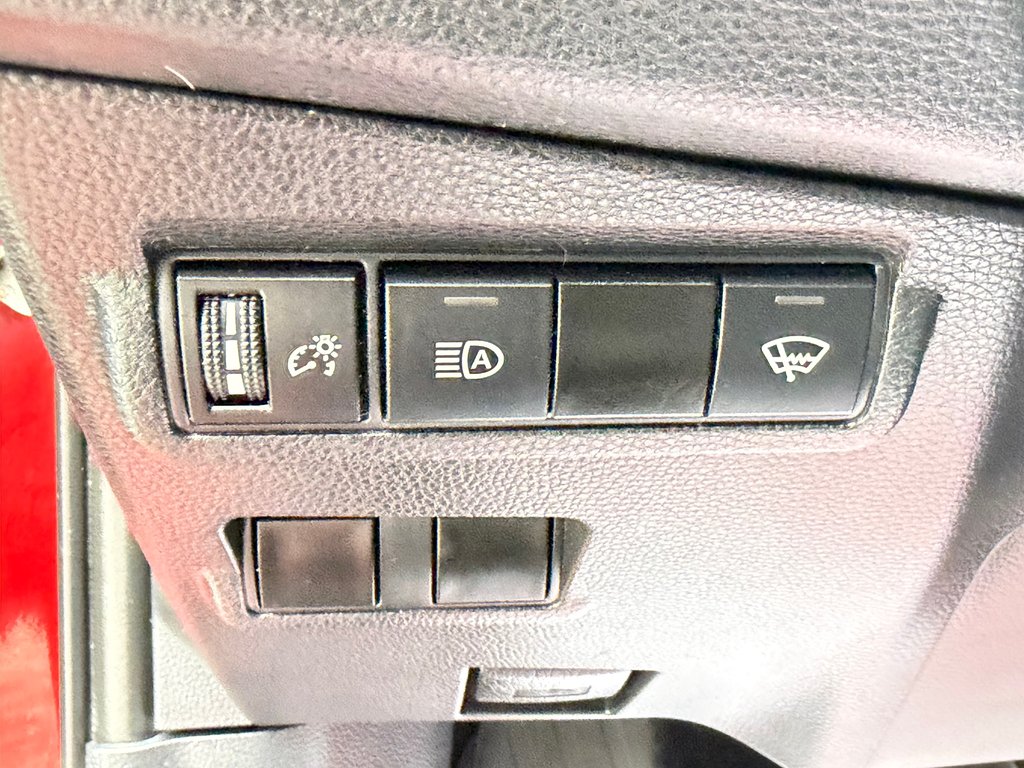 2022 Toyota Corolla Cross LE AWD + TOIT / CARFAX 17.000$ / AUBAINE / in Thetford Mines, Quebec - 35 - w1024h768px