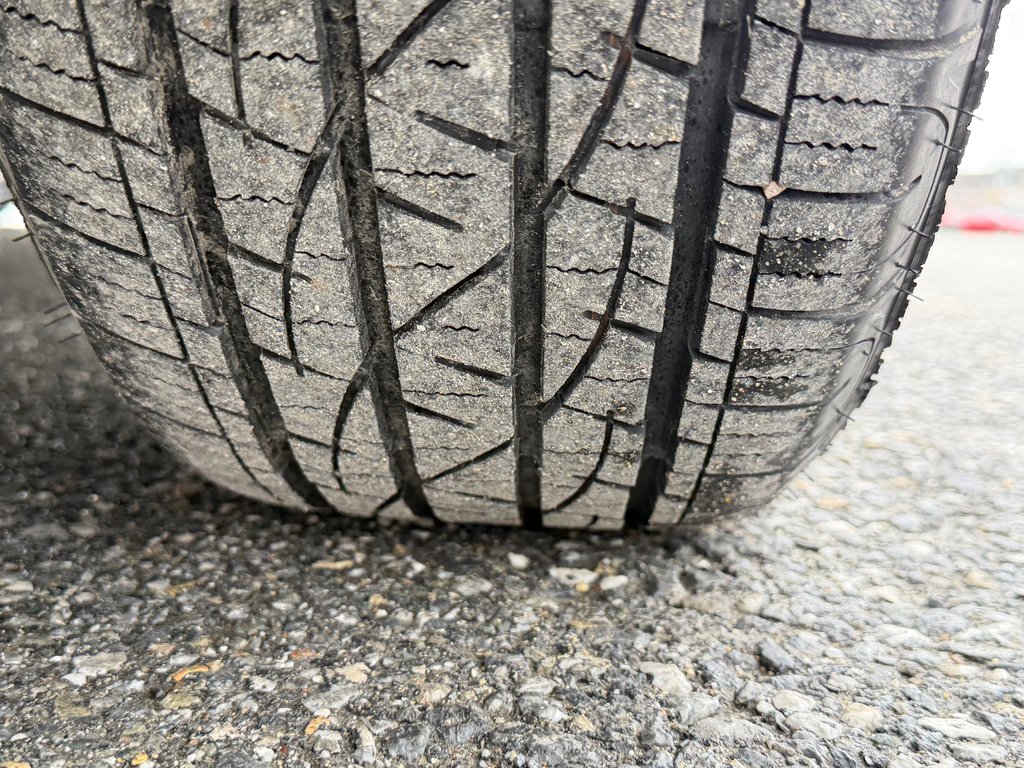 2022 Toyota Corolla Cross LE AWD + TOIT / CARFAX 17.000$ / AUBAINE / in Thetford Mines, Quebec - 16 - w1024h768px