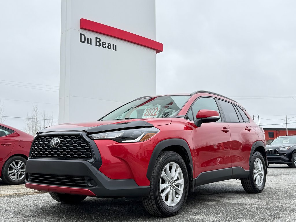 2022 Toyota Corolla Cross LE AWD + TOIT / CARFAX 17.000$ / AUBAINE / in Thetford Mines, Quebec - 1 - w1024h768px