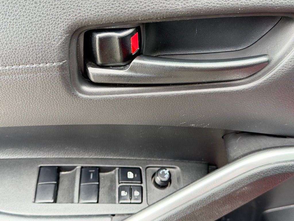 2022 Toyota Corolla Cross LE AWD + TOIT / CARFAX 17.000$ / AUBAINE / in Thetford Mines, Quebec - 31 - w1024h768px