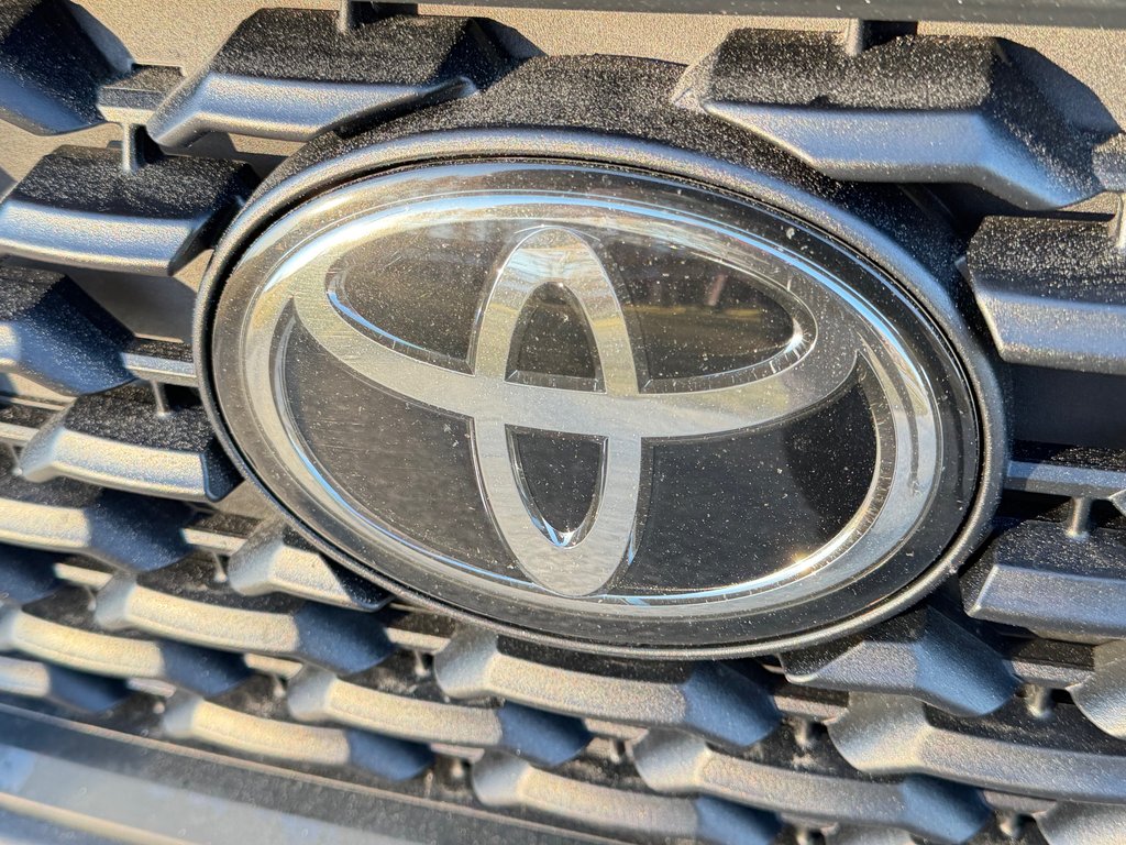 Toyota Corolla Cross LE AWD / FREINS AV + PNEUSs NEUFS / 2022 à Thetford Mines, Québec - 11 - w1024h768px