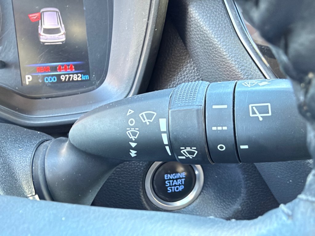 Toyota Corolla Cross LE AWD / FREINS AV + PNEUSs NEUFS / 2022 à Thetford Mines, Québec - 36 - w1024h768px