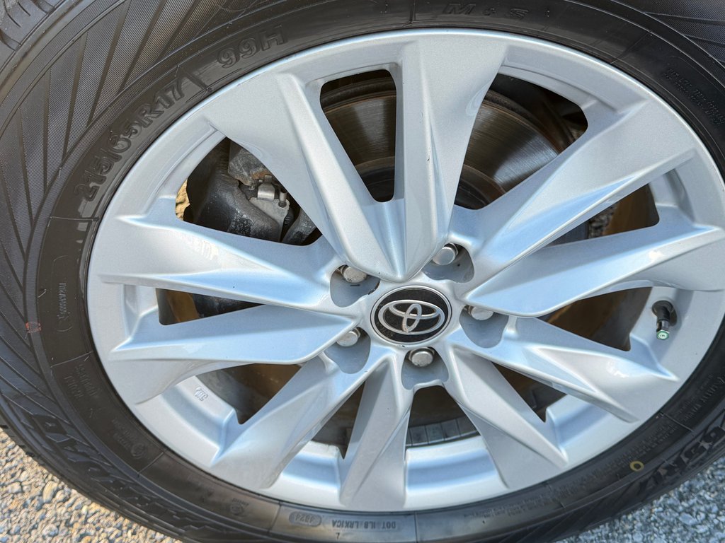 Toyota Corolla Cross LE AWD / FREINS AV + PNEUSs NEUFS / 2022 à Thetford Mines, Québec - 14 - w1024h768px
