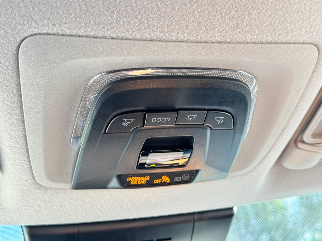 2023 Toyota COROLLA CROSS LE / OUI OUI 4850KM , 1 PROPRIO AGÉE SEULEMENT / in Thetford Mines, Quebec - 50 - w1024h768px