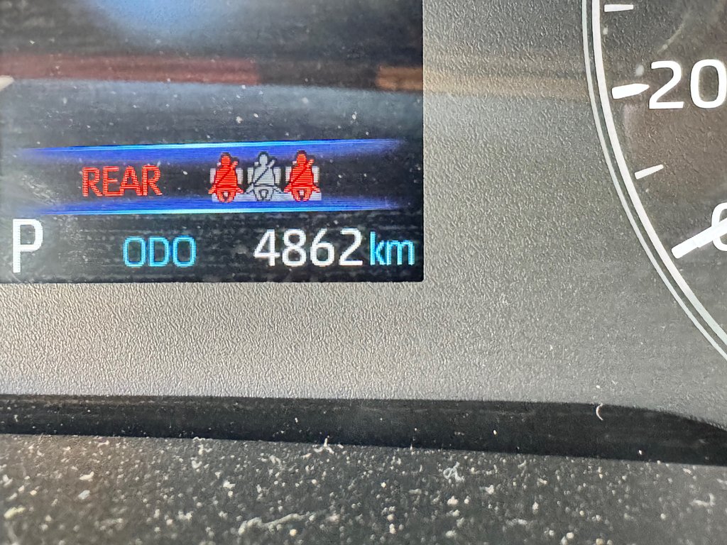 2023 Toyota COROLLA CROSS LE / OUI OUI 4850KM , 1 PROPRIO AGÉE SEULEMENT / in Thetford Mines, Quebec - 35 - w1024h768px