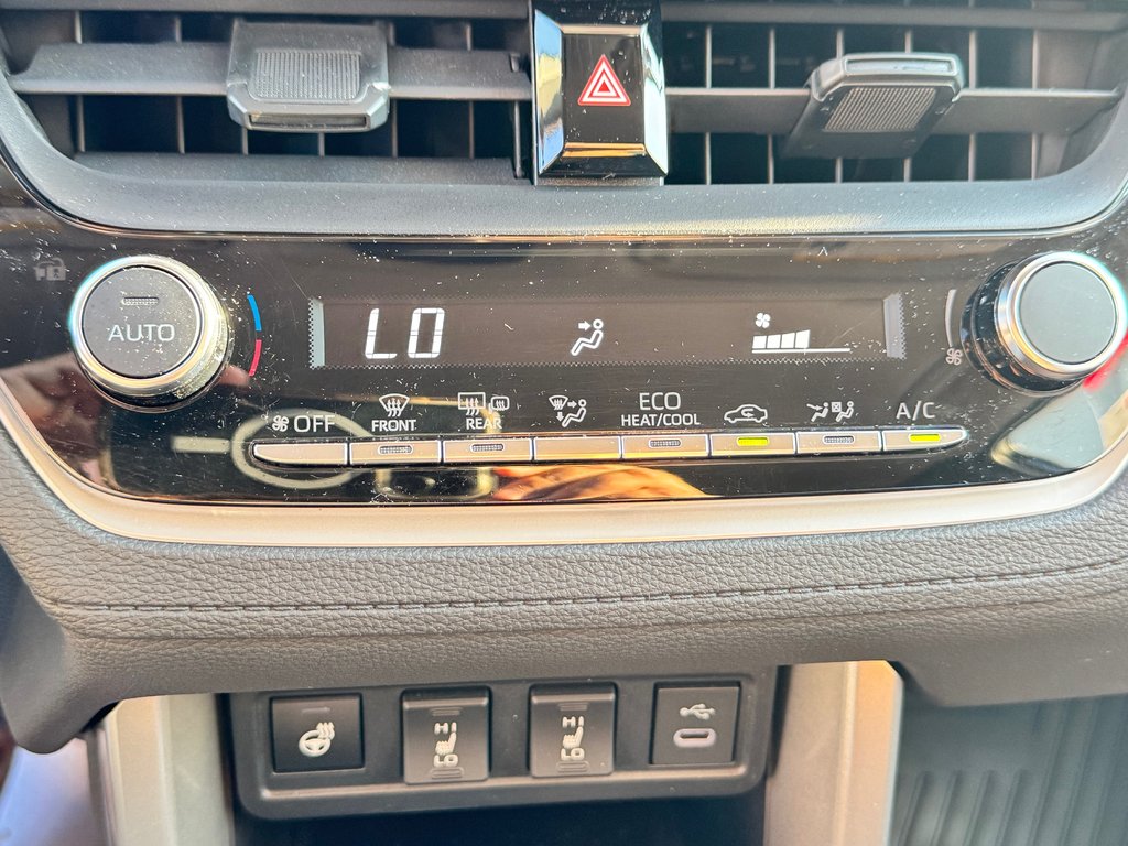 2023 Toyota COROLLA CROSS LE / OUI OUI 4850KM , 1 PROPRIO AGÉE SEULEMENT / in Thetford Mines, Quebec - 38 - w1024h768px
