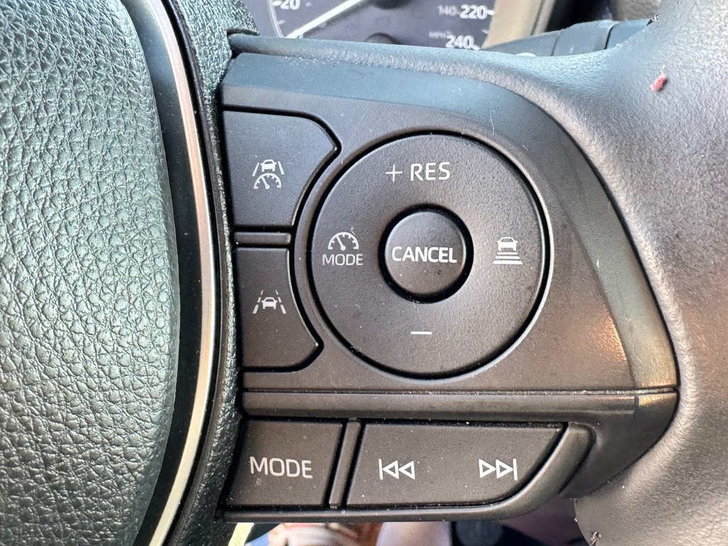 2023 Toyota COROLLA CROSS LE / OUI OUI 4850KM , 1 PROPRIO AGÉE SEULEMENT / in Thetford Mines, Quebec - 33 - w1024h768px