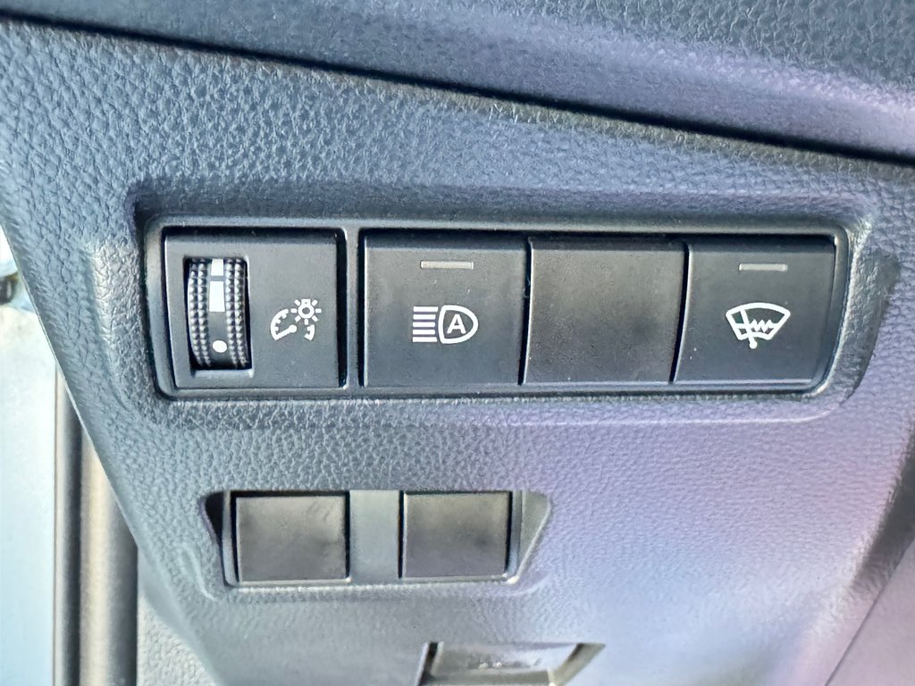 2023 Toyota COROLLA CROSS LE / OUI OUI 4850KM , 1 PROPRIO AGÉE SEULEMENT / in Thetford Mines, Quebec - 28 - w1024h768px