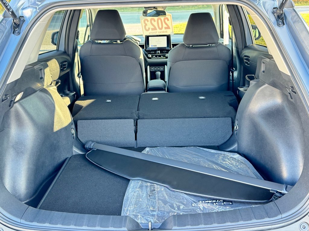 2023 Toyota COROLLA CROSS LE / OUI OUI 4850KM , 1 PROPRIO AGÉE SEULEMENT / in Thetford Mines, Quebec - 60 - w1024h768px