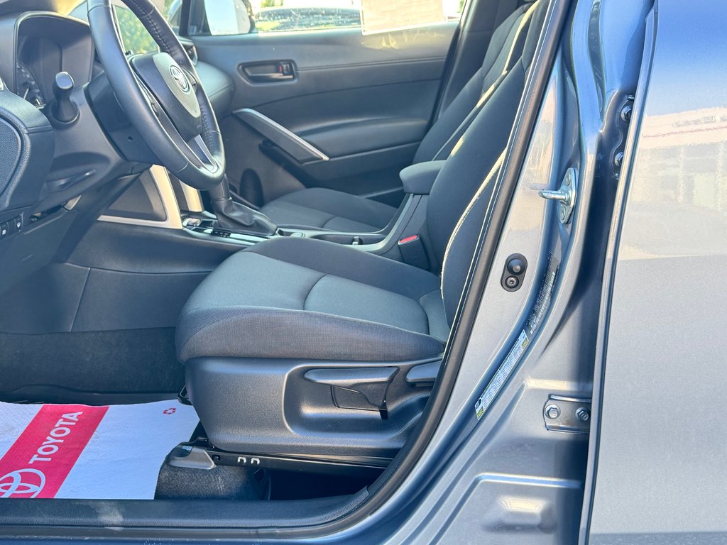 2023 Toyota COROLLA CROSS LE / OUI OUI 4850KM , 1 PROPRIO AGÉE SEULEMENT / in Thetford Mines, Quebec - 26 - w1024h768px