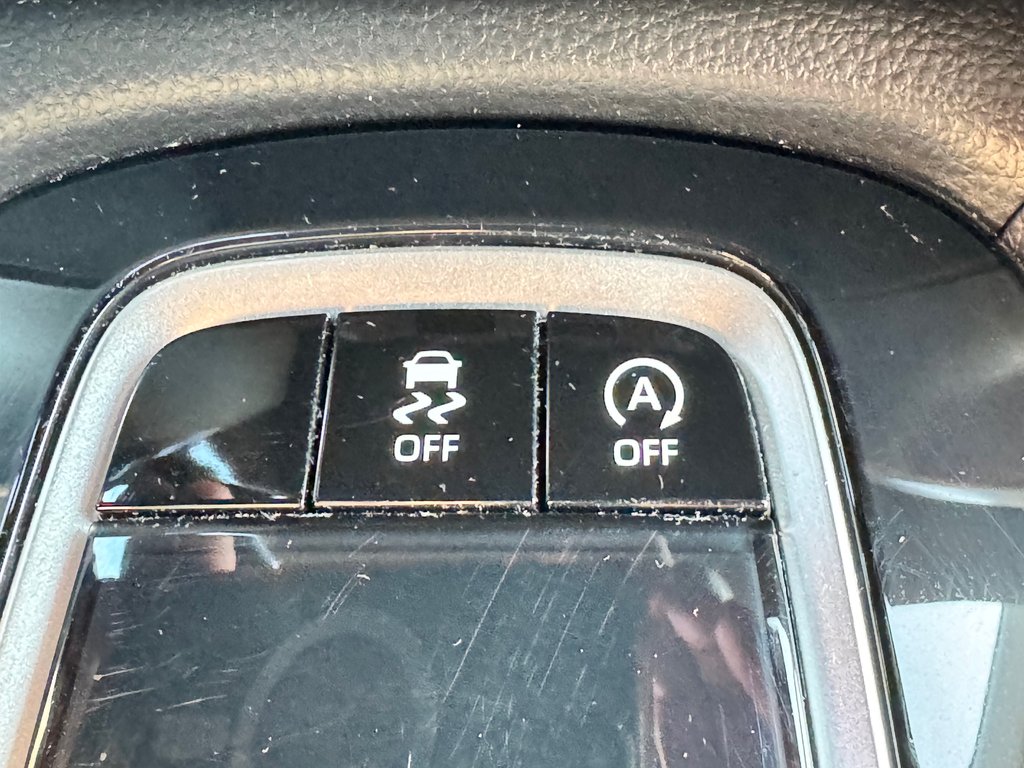 2023 Toyota COROLLA CROSS LE / OUI OUI 4850KM , 1 PROPRIO AGÉE SEULEMENT / in Thetford Mines, Quebec - 42 - w1024h768px