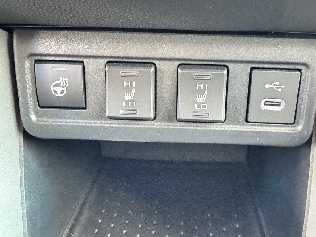 2023 Toyota COROLLA CROSS LE / OUI OUI 4850KM , 1 PROPRIO AGÉE SEULEMENT / in Thetford Mines, Quebec - 39 - w1024h768px