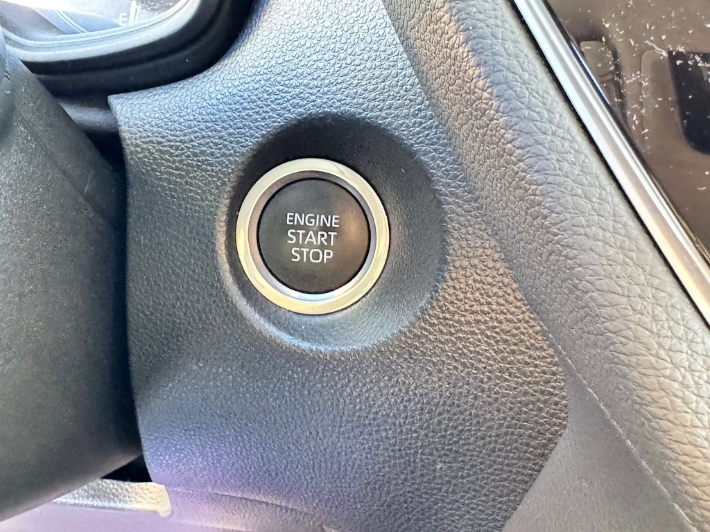 2023 Toyota COROLLA CROSS LE / OUI OUI 4850KM , 1 PROPRIO AGÉE SEULEMENT / in Thetford Mines, Quebec - 40 - w1024h768px