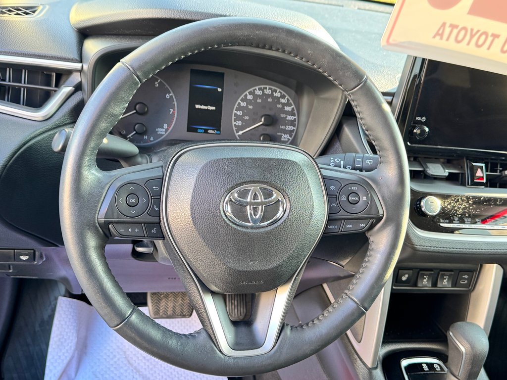 2023 Toyota COROLLA CROSS LE / OUI OUI 4850KM , 1 PROPRIO AGÉE SEULEMENT / in Thetford Mines, Quebec - 29 - w1024h768px